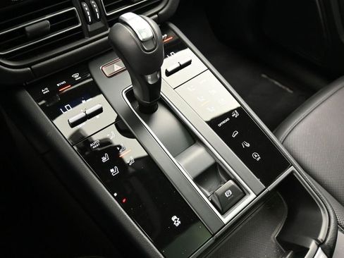 Certified 2026 Porsche Macan AWD/4WD image 21