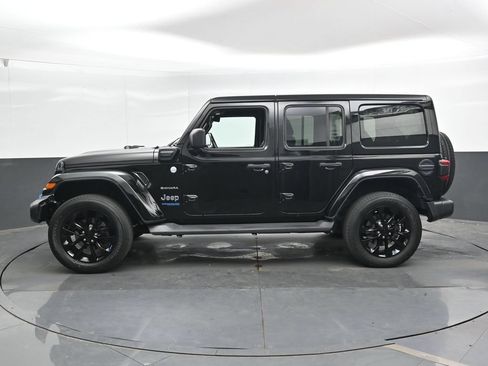 Used 2022 Jeep Wrangler Unlimited Sahara w/ Cold Weather Group AWD/4WD image 8