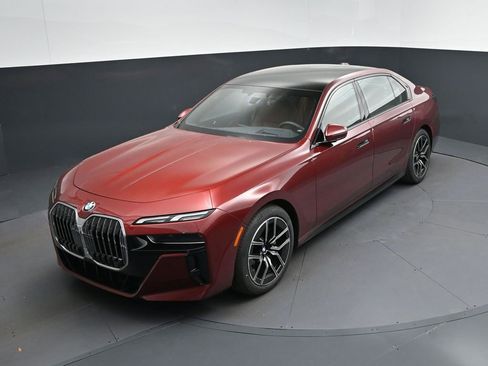 Certified 2025 BMW 740i RWD image 30