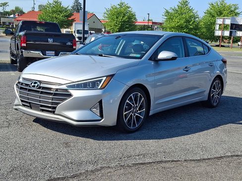 Used 2019 Hyundai Elantra Limited w/ Ultimate Package 02 FWD image 3