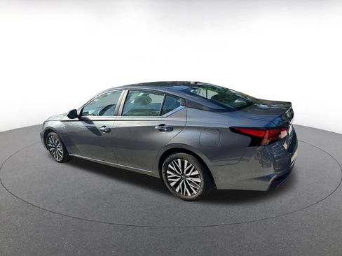Used 2025 Nissan Altima 2.5 SV FWD image 6