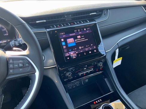 New 2025 Jeep Grand Cherokee Altitude image 6