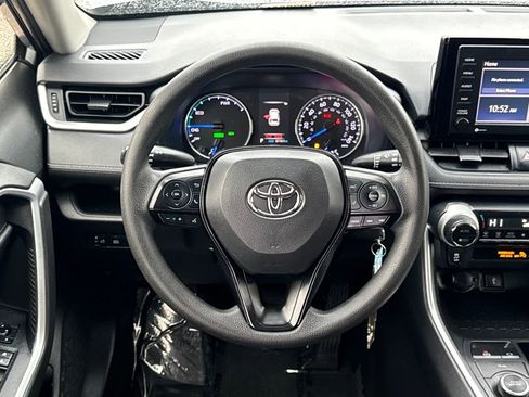 Used 2020 Toyota RAV4 LE image 13