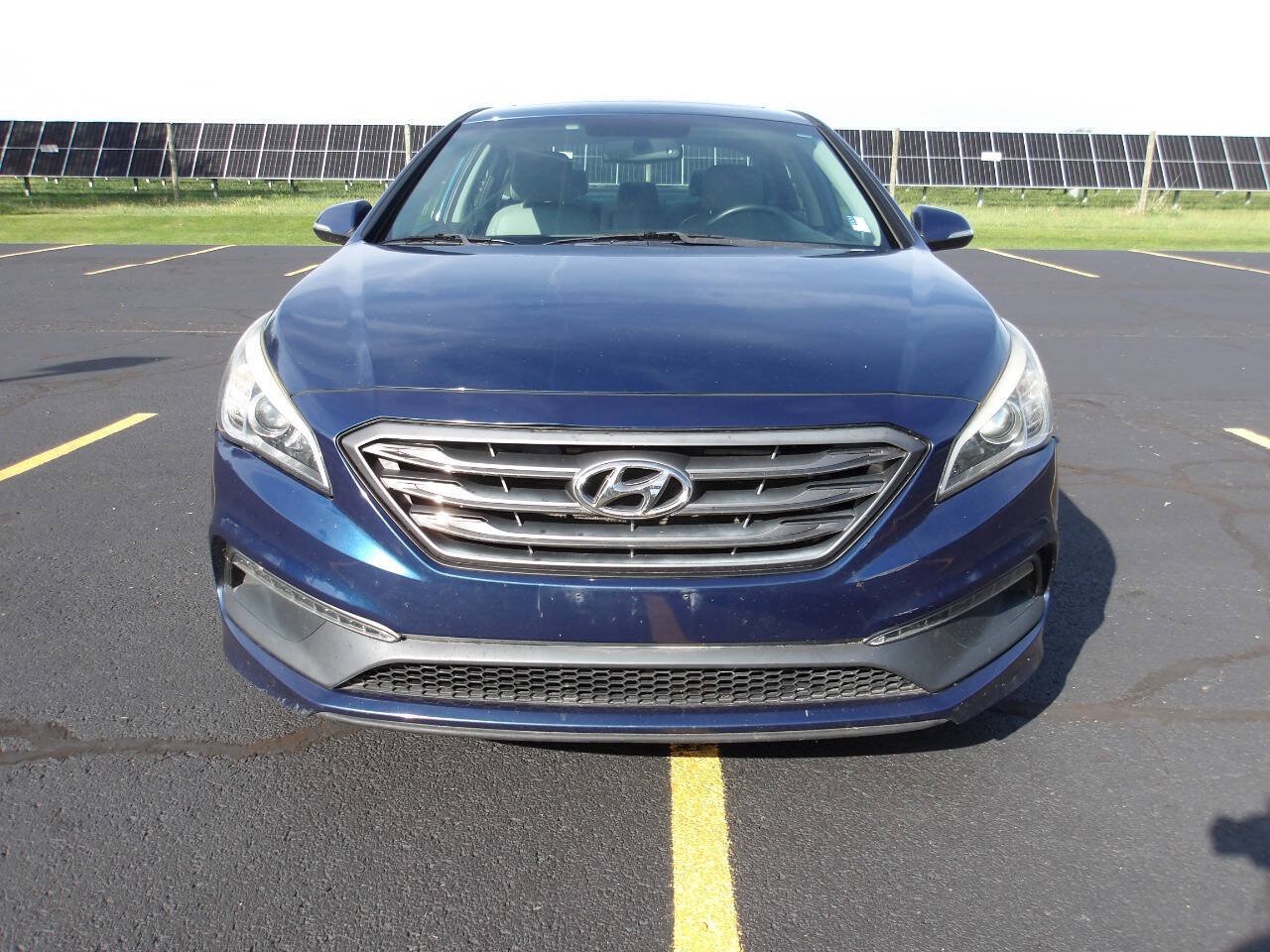 Used 2017 Hyundai Sonata Limited w/ Cargo Package FWD image 3