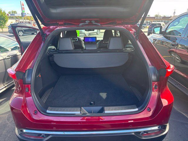 Used 2024 Toyota Venza XLE AWD/4WD image 28