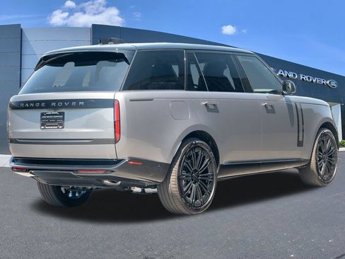 New 2026 Land Rover Range Rover Long Wheelbase SE AWD/4WD image 4