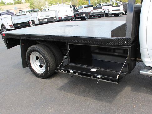 Used 2024 RAM 5500 Tradesman w/ Chrome Appearance Group AWD/4WD image 15