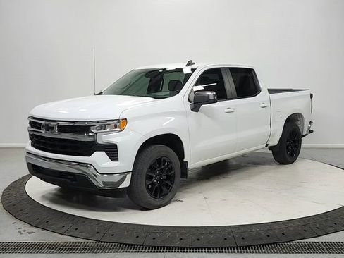Used 2023 Chevrolet Silverado 1500 LT AWD/4WD image 3