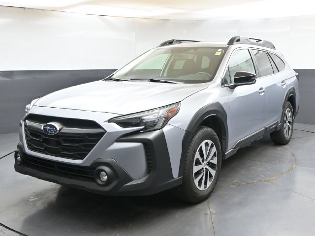 Used 2025 Subaru Outback Premium AWD/4WD image 1