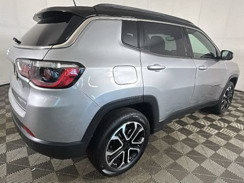 Used 2024 Jeep Compass Limited AWD/4WD image 2