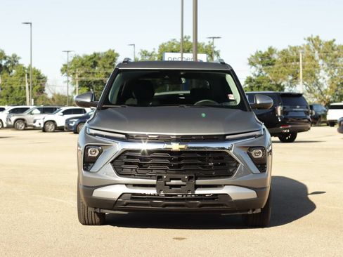 Used 2025 Chevrolet TrailBlazer LT w/ Convenience Package FWD image 2