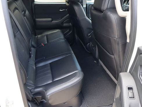 Used 2024 Nissan Frontier SL w/ Technology Package RWD image 18