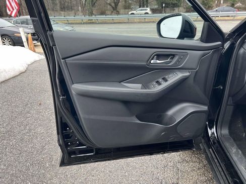 Used 2025 Nissan Rogue SL w/ SL Premium Package image 15