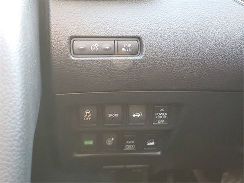 Used 2016 Nissan Rogue SV image 19