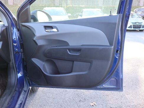 Used 2014 Chevrolet Sonic LT image 9