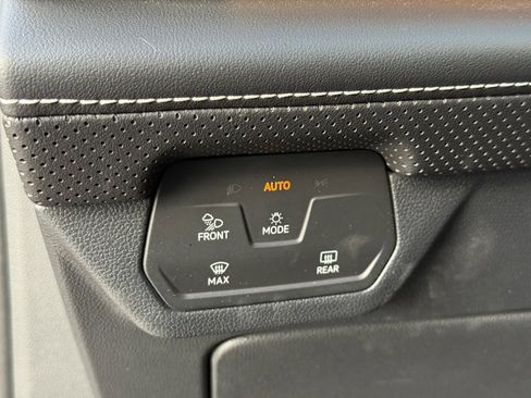 Used 2024 Volkswagen Atlas Cross Sport SEL image 18