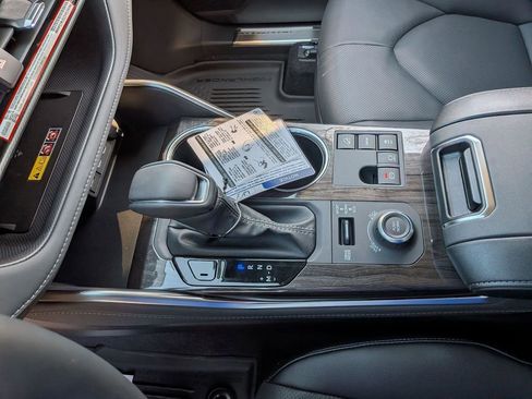 New 2026 Toyota Highlander Platinum AWD/4WD image 14