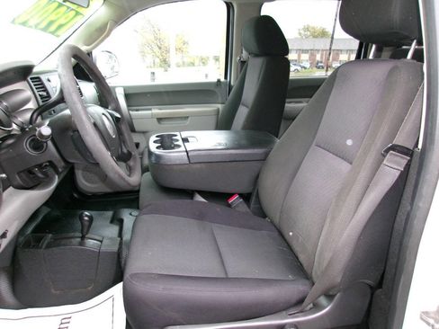 Used 2014 Chevrolet Silverado 2500 W/T w/ Snow Plow Prep Package image 12