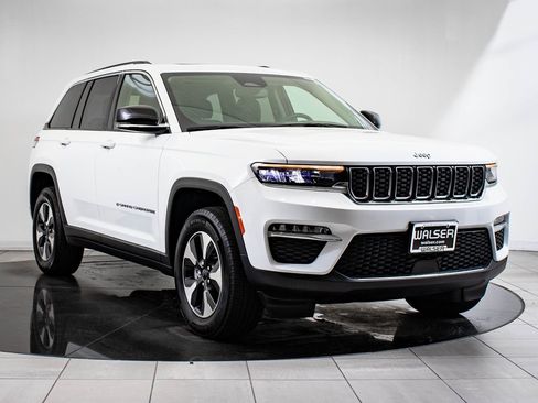 Used 2023 Jeep Grand Cherokee 4WD 4xe image 12