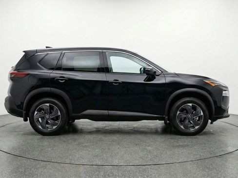 Used 2025 Nissan Rogue SV FWD image 11