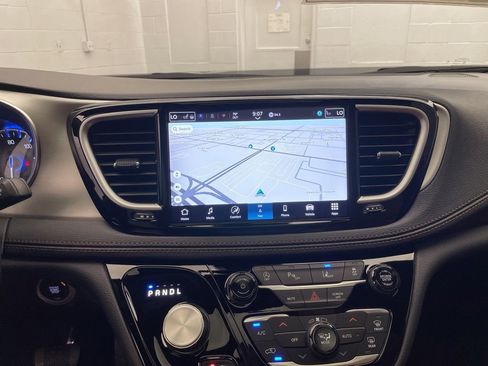 New 2026 Chrysler Pacifica Pinnacle FWD image 13