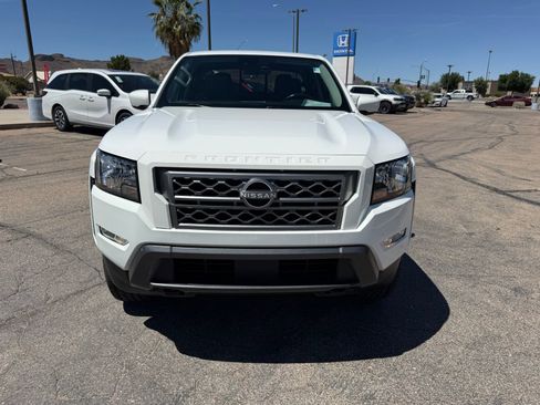 Used 2022 Nissan Frontier SV AWD/4WD image 2