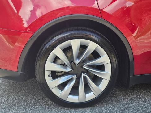 Used 2026 Tesla Model Y Long Range RWD image 16