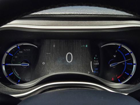 Used 2023 Chrysler Pacifica Touring-L FWD image 12