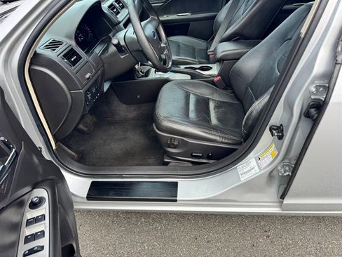 Used 2010 Ford Fusion SEL image 16