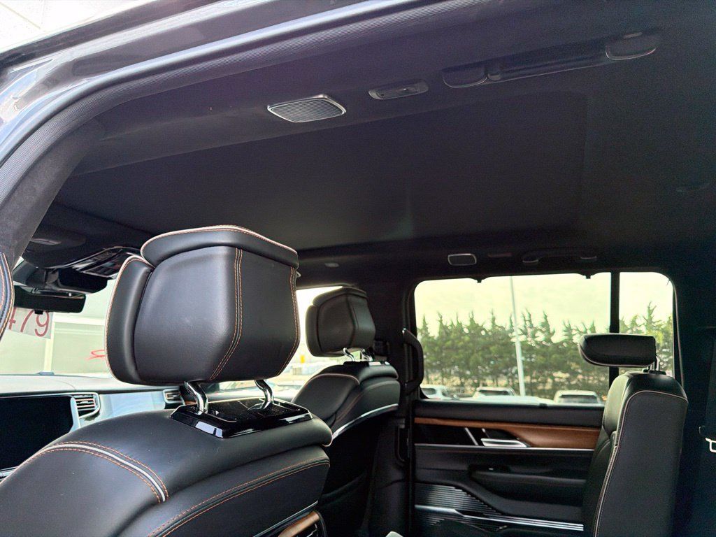 Used 2024 Jeep Grand Wagoneer L Series III AWD/4WD image 9