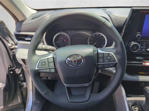 New 2026 Toyota Highlander XLE AWD/4WD image 16