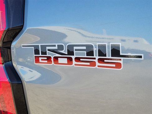 Used 2024 Chevrolet Colorado Trail Boss image 6