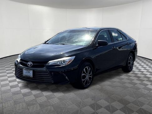 Used 2017 Toyota Camry LE FWD image 3