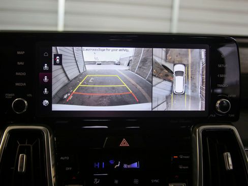 Used 2022 Kia Sorento SX Prestige w/ Panoramic Sunroof Package image 18