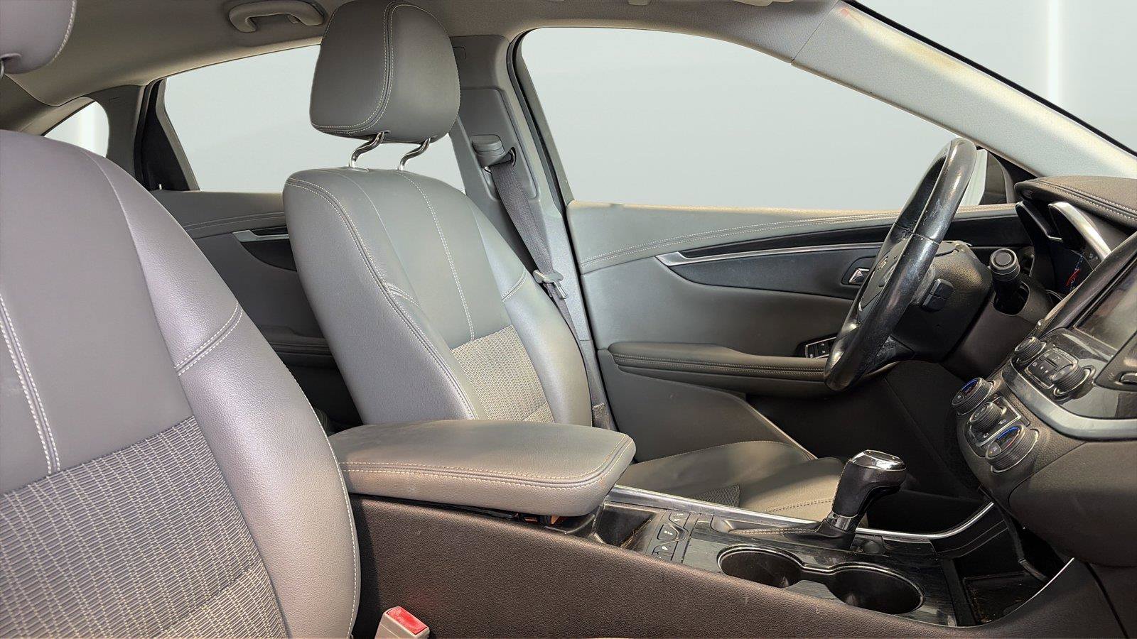 Used 2019 Chevrolet Impala LT w/ LT Convenience Package FWD image 14