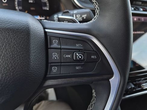 Used 2023 Jeep Grand Cherokee Limited AWD/4WD image 21