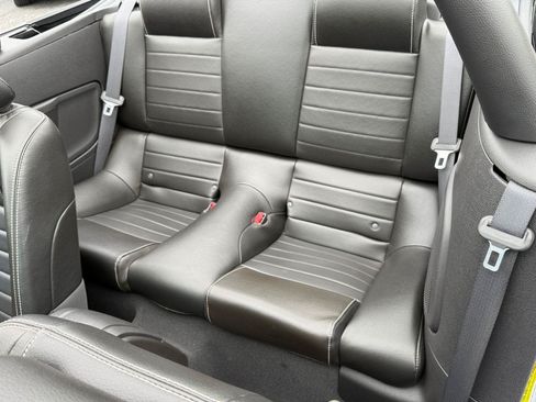 Used 2010 Ford Mustang GT RWD image 12