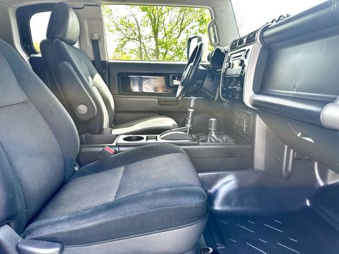 Used 2012 Toyota FJ Cruiser 4WD w/ Upgrade Pkg image 13