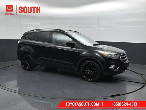 Used 2017 Ford Escape SE w/ Equipment Group 201A AWD/4WD image 1