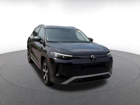 Used 2026 Volkswagen Tiguan SE FWD image 3