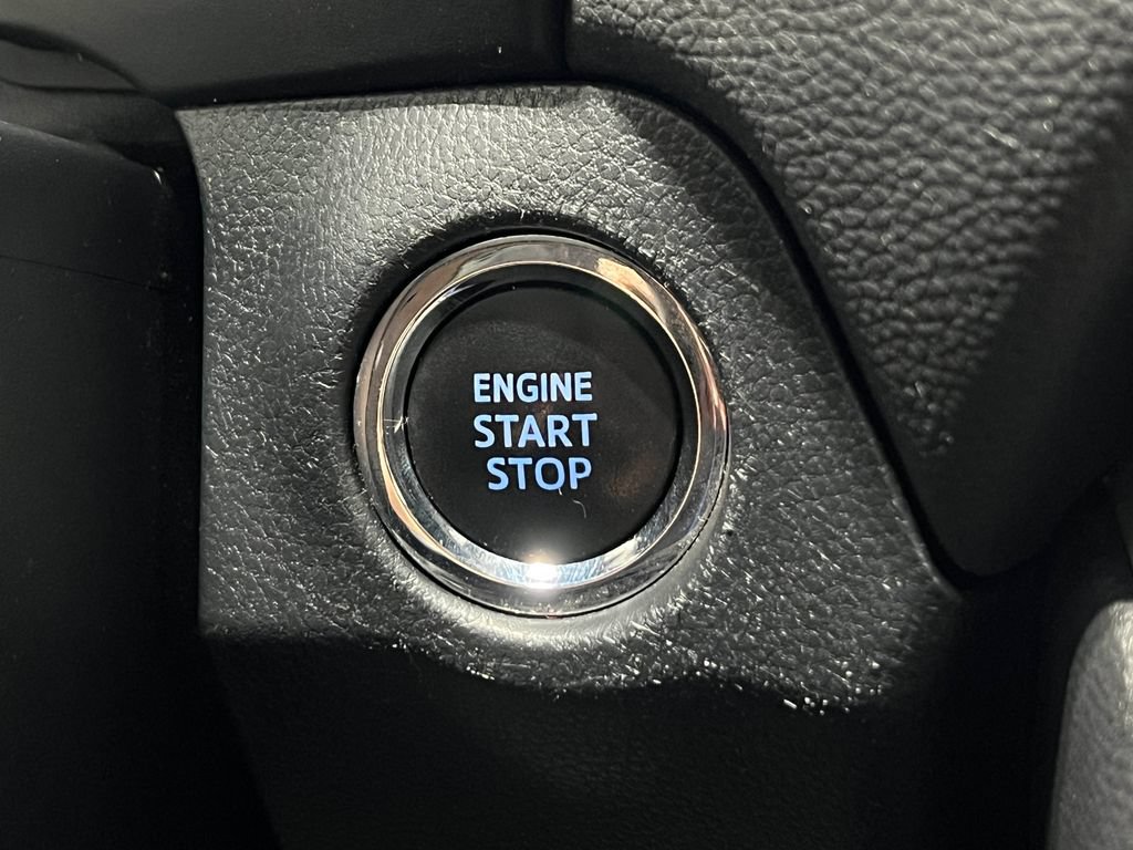 Used 2020 Toyota RAV4 XLE AWD/4WD image 20