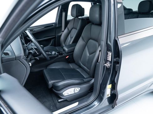 Certified 2024 Porsche Macan S AWD/4WD image 5