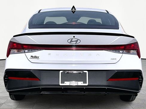 Certified 2025 Hyundai Elantra SEL image 4