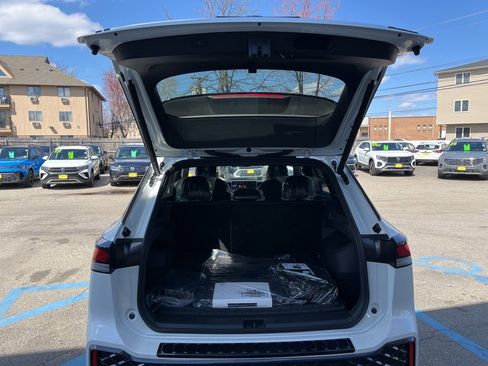 New 2026 Volkswagen Tiguan SE R-Line image 13