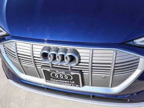 Used 2022 Audi e-tron Premium Plus w/ Premium Plus Package image 8