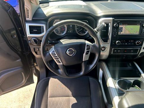 Used 2017 Nissan Titan SV image 9