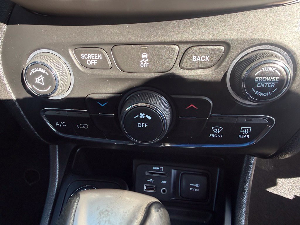 Used 2018 Jeep Cherokee Latitude w/ Safety Group AWD/4WD image 62