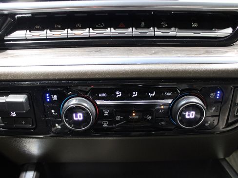 Used 2023 Chevrolet Silverado 1500 LTZ AWD/4WD image 18