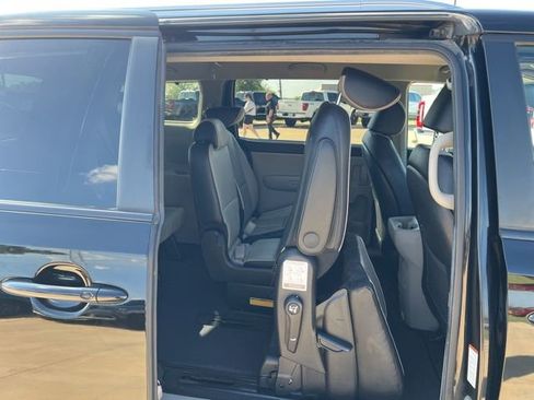 Used 2020 Kia Sedona EX image 19