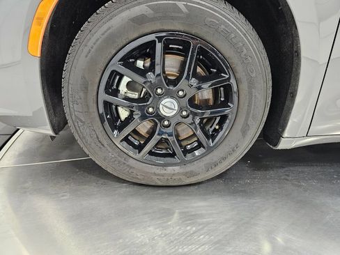 Used 2025 Chrysler Pacifica Select FWD image 10
